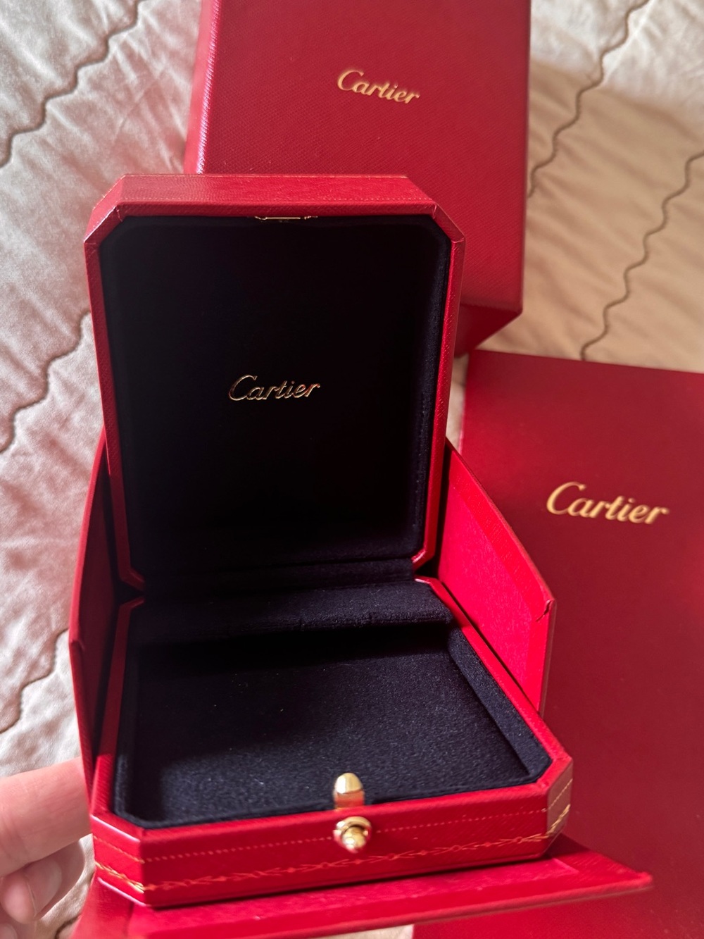 Authentic 💯Cartier Long Earings Red Jewelry Box like brand New